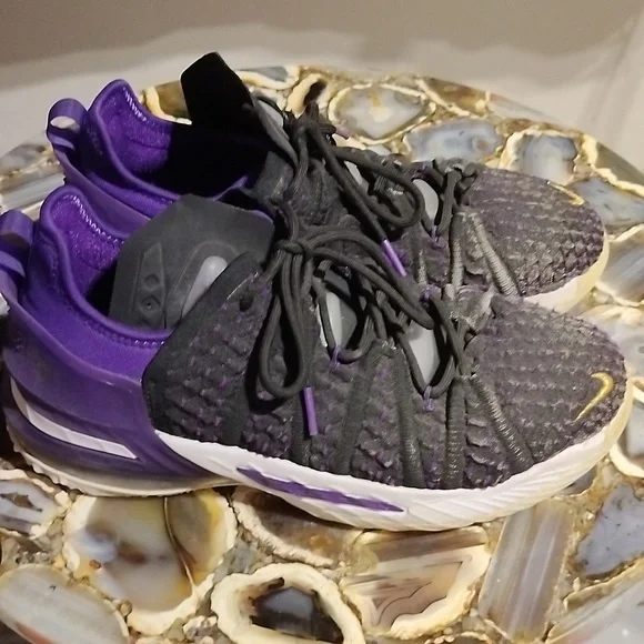 Boy's LeBron Sneakers - Picture 3 of 6